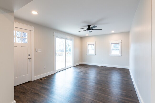 Building Photo - 1287 E Harper Ave