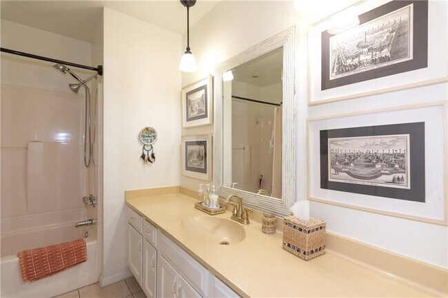 Building Photo - 4802 Summerset Trail