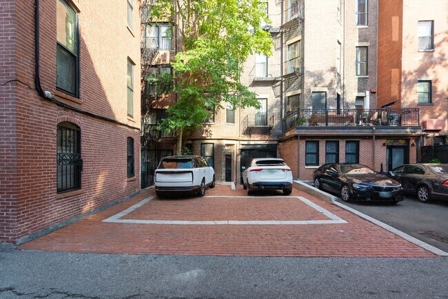 Building Photo - 288 Commonwealth Ave