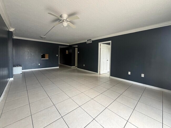 Building Photo - 15600 NW 7th Ave
