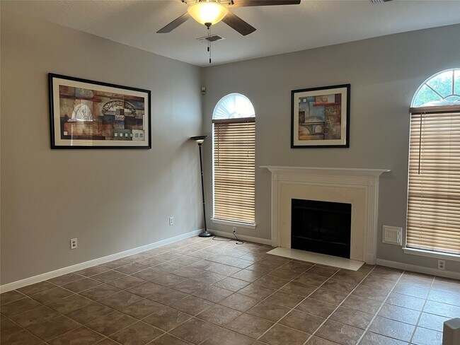 Building Photo - 11302 Meadowchase Dr