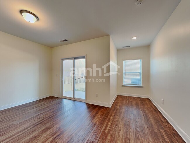 Building Photo - 2125 Laurel Vlg Cir