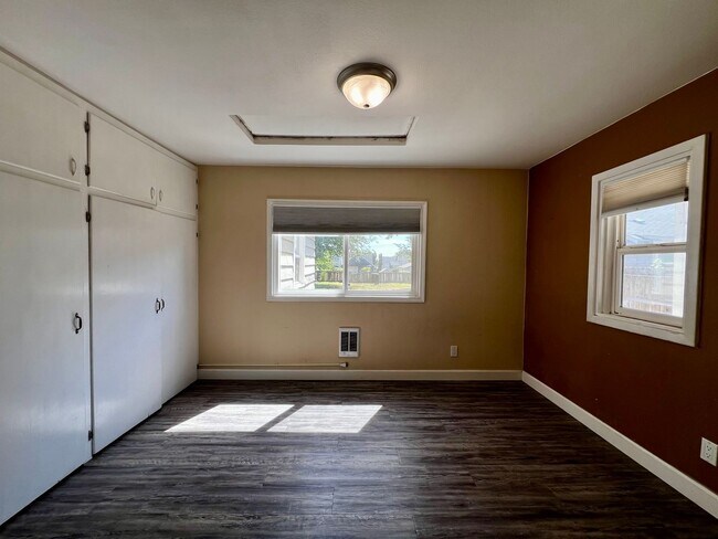 Building Photo - Non-Refundable & Security Deposit Total: $1100.00