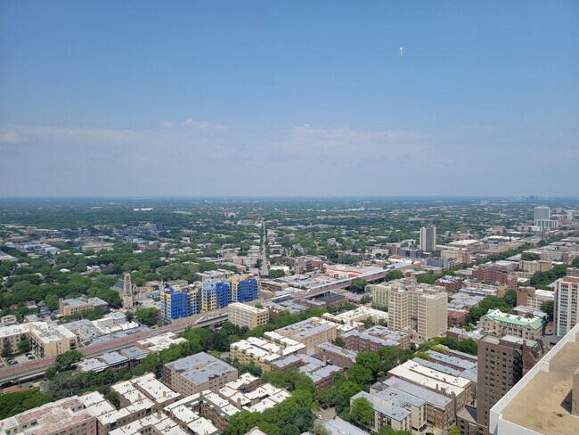 Building Photo - 5415 N Sheridan Rd