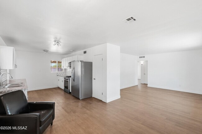 Building Photo - 4026 E Alhambra Pl