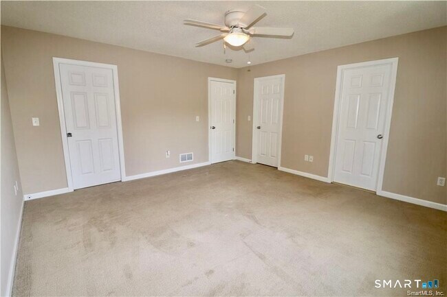 Building Photo - 15 Gianna Dr