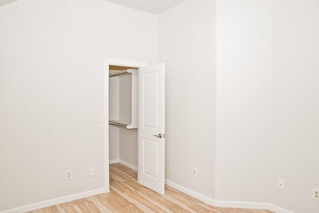 Building Photo - 826 Rickwood Cir