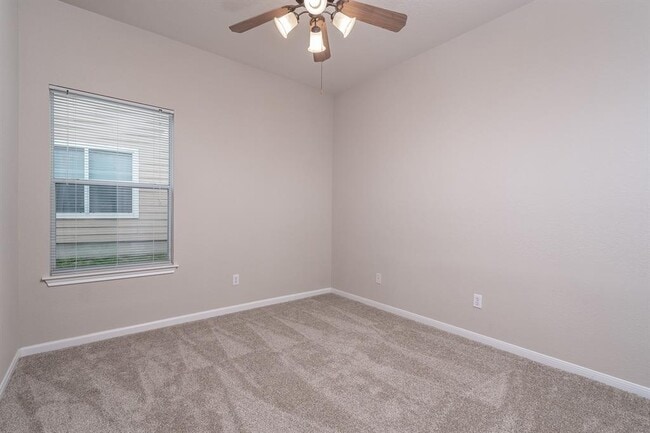 Building Photo - 806 Bedford Ct