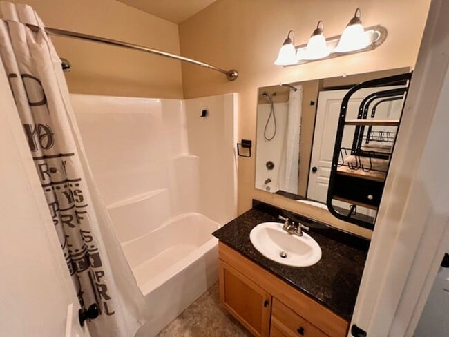 Building Photo - 2165