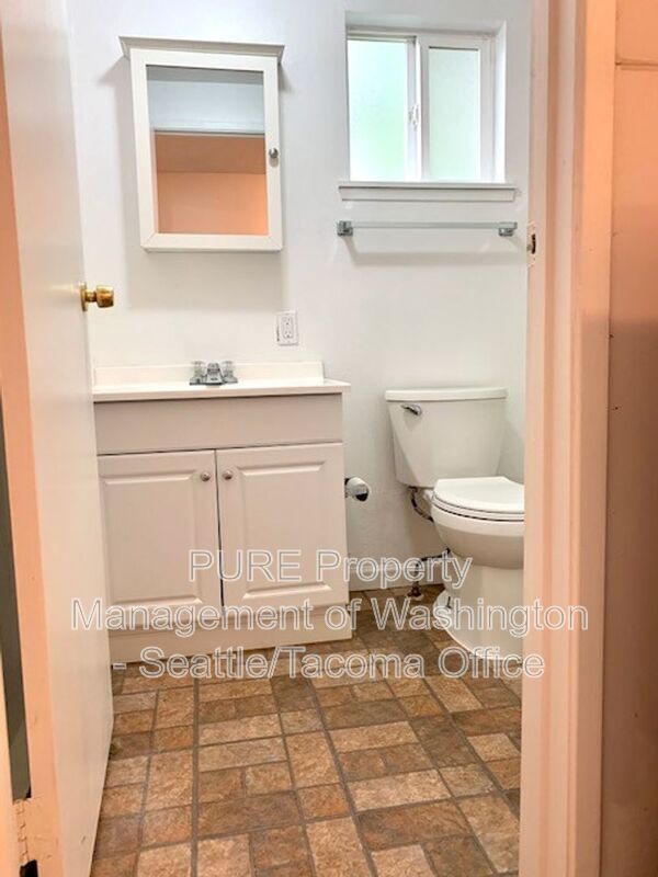 Building Photo - 907 SW Holden St