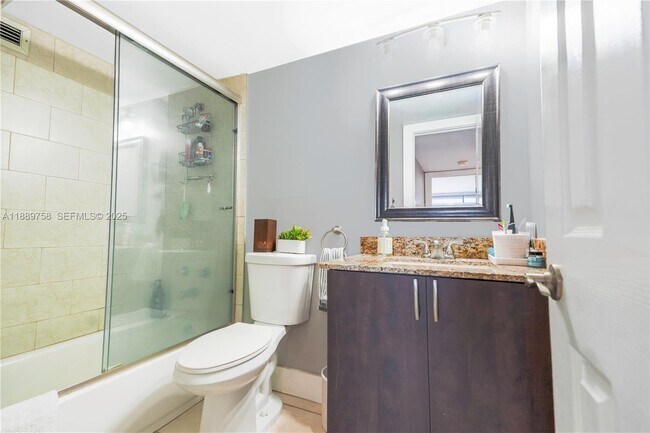 Building Photo - 200 Leslie Dr