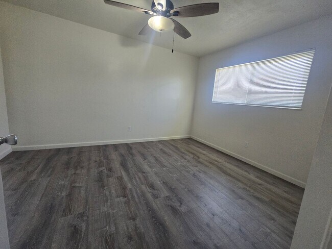 Building Photo - 3 BR 2 BA Available Now