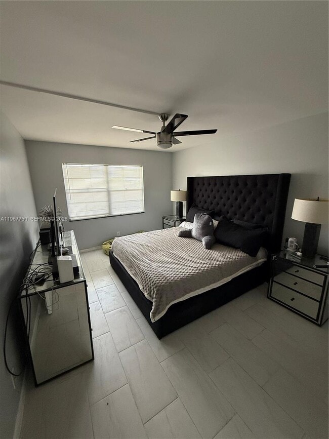 Building Photo - 4067 Ainslie Dr