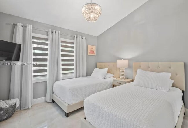 Building Photo - 7101 W Lake Dr