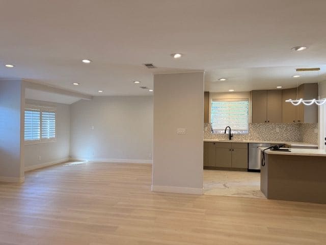 Building Photo - 14843 Morrison St