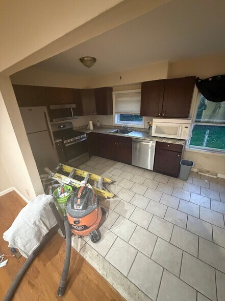 Building Photo - 65 Titus Ave