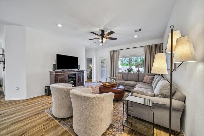 Building Photo - 15415 Surrey Pines Ln