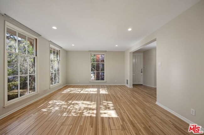 Building Photo - 450 Smithwood Dr