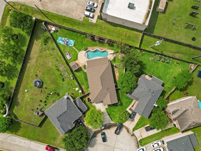 Building Photo - 25211 Barmby Dr