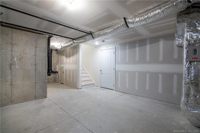 Building Photo - 27 Woodside Dr