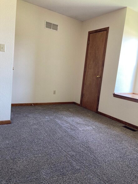 Building Photo - 8208 Spring Valley Rd