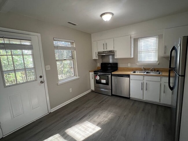 Building Photo - ELLG715