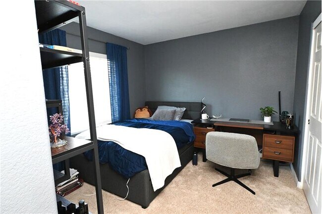 Building Photo - 930 Prism Dr