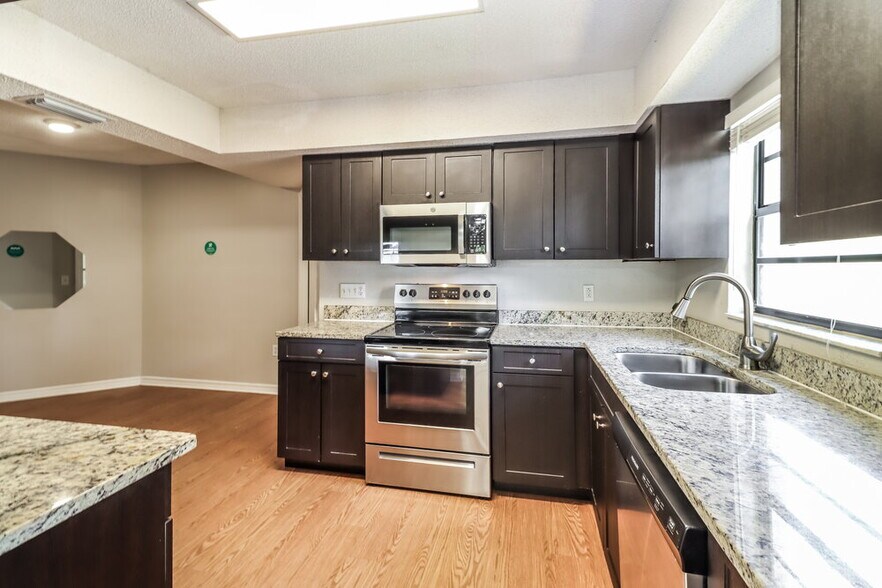 Building Photo - 8030 Gabriel Dr