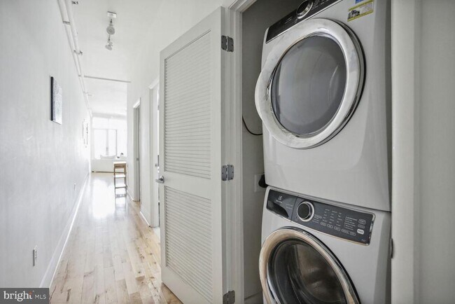 Building Photo - 1700 Kalorama Rd NW