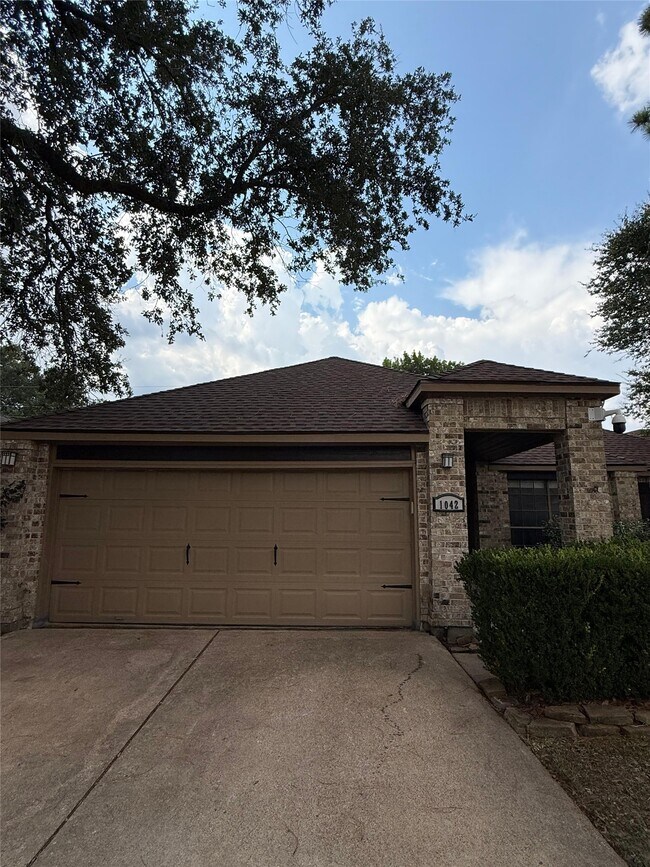 Building Photo - 1042 Cascade Creek Dr