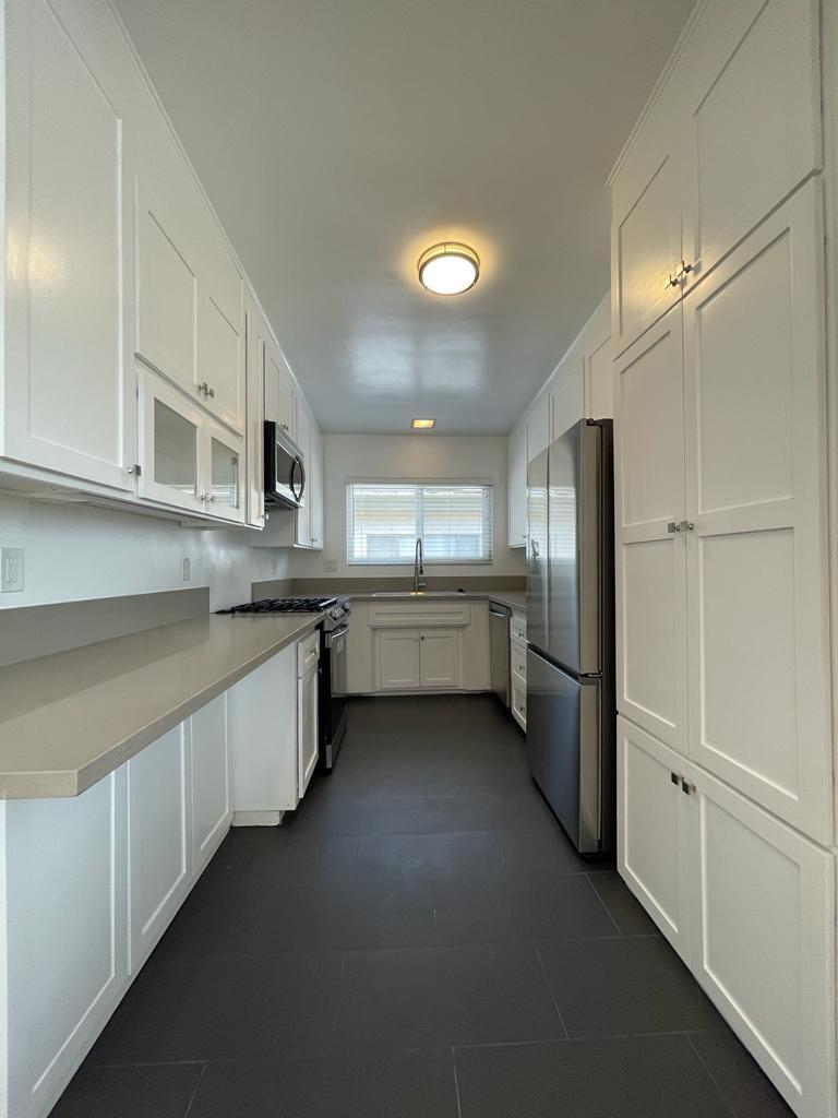 breakfast nook in kitchen. quartz countertops - 7855 W Manchester Ave