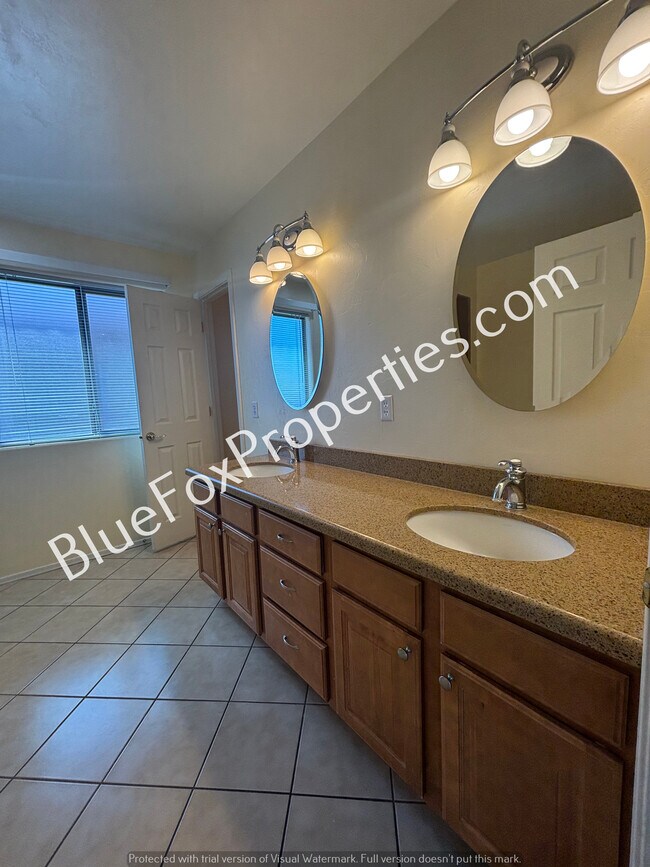 Building Photo - 7135 S Oakbank Dr