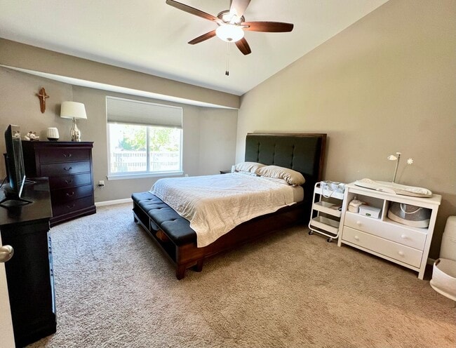 Building Photo - Spacious 4 Bedroom Home in Scenic Meadows ...