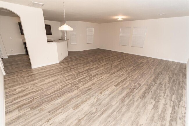 Building Photo - 5488 Quail Cove Ln