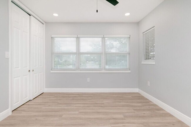 Building Photo - 2031 Temple Dr