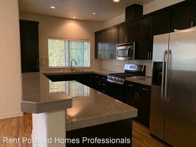 Building Photo - 3 br, 2.5 bath House - 642 NE Newstead Lane