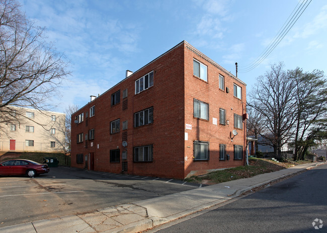Primary Photo - 5012 Bass Pl SE