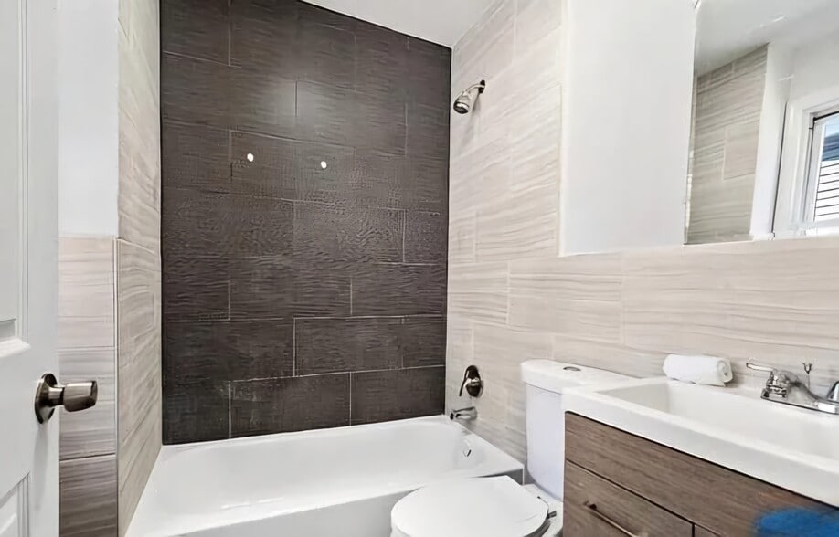 Building Photo - 294 N Park St