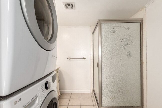 Building Photo - Phoenix apartment in ideal location!