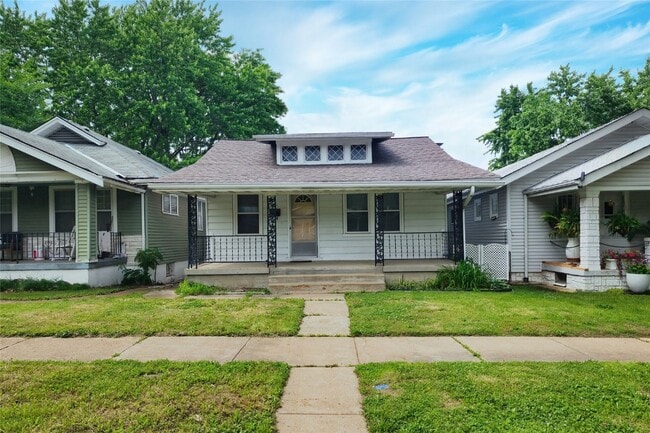 Building Photo - 5031 Dewey Ave
