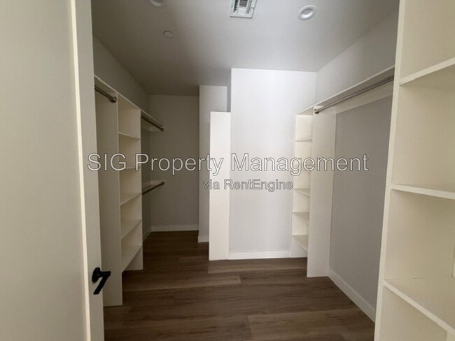 Building Photo - 7420 Valaho Ln