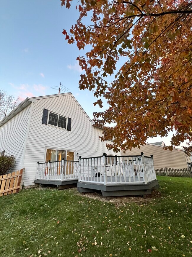 Building Photo - 666 Mariner Dr