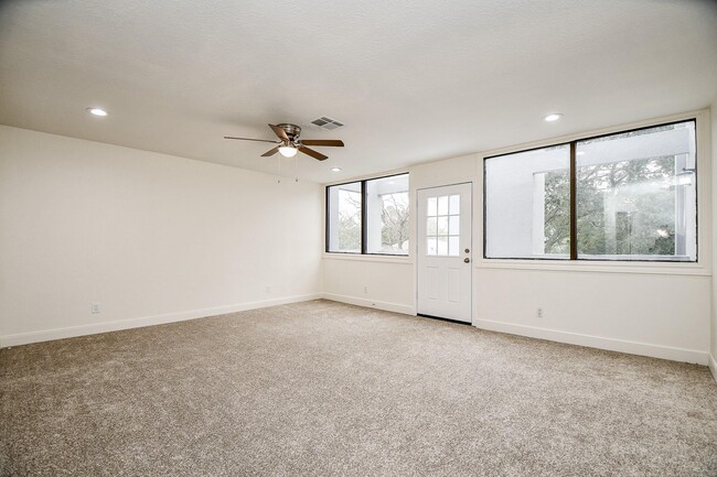 Building Photo - 8115 Fondren Lake Dr