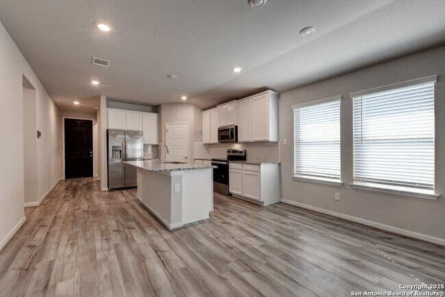 Building Photo - 4 Bedroom/3 Bath Remington Ranch Subdivision