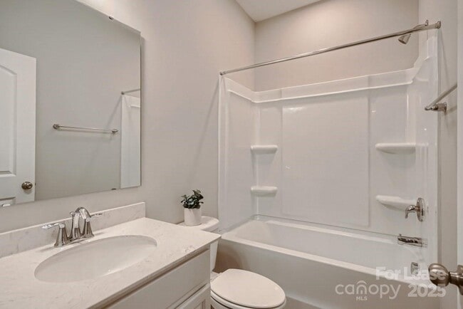 Building Photo - 170 Fairfield Dr