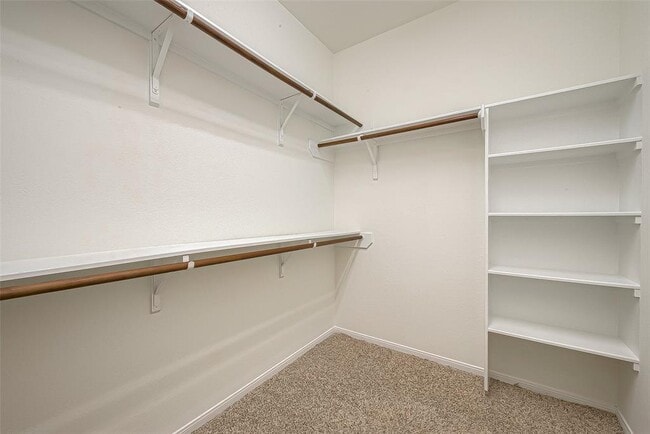 Building Photo - 1924 Honey Laurel Dr