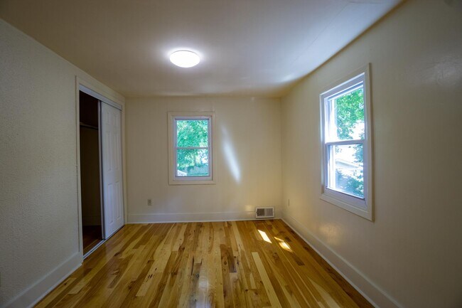 Building Photo - 417 Cherry St