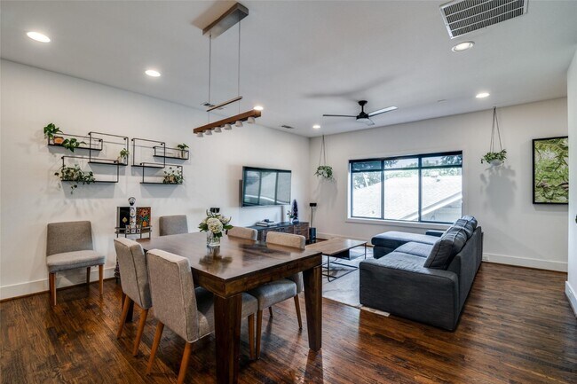 Building Photo - Prime Lower Greenville location with an open floorplan!