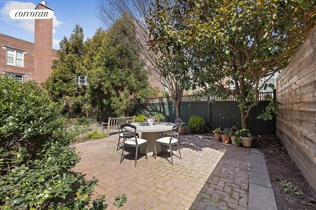 Building Photo - 57 Middagh St