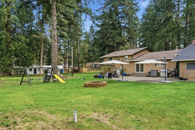 Building Photo - Gig Harbor farm home with great amenities - 5 bedroom 2 bath with garage and more - Available May...